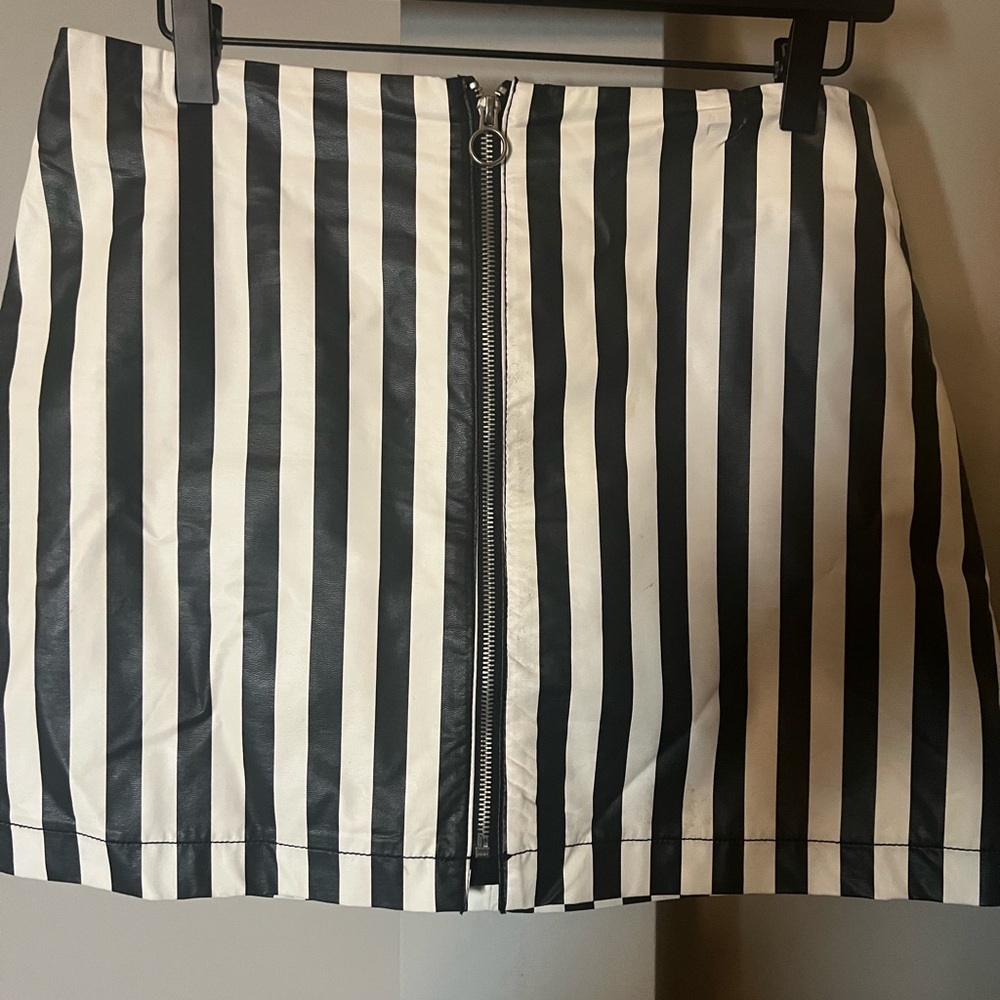 Forever 21 - Black and White Striped Mini Skirt - LARGE